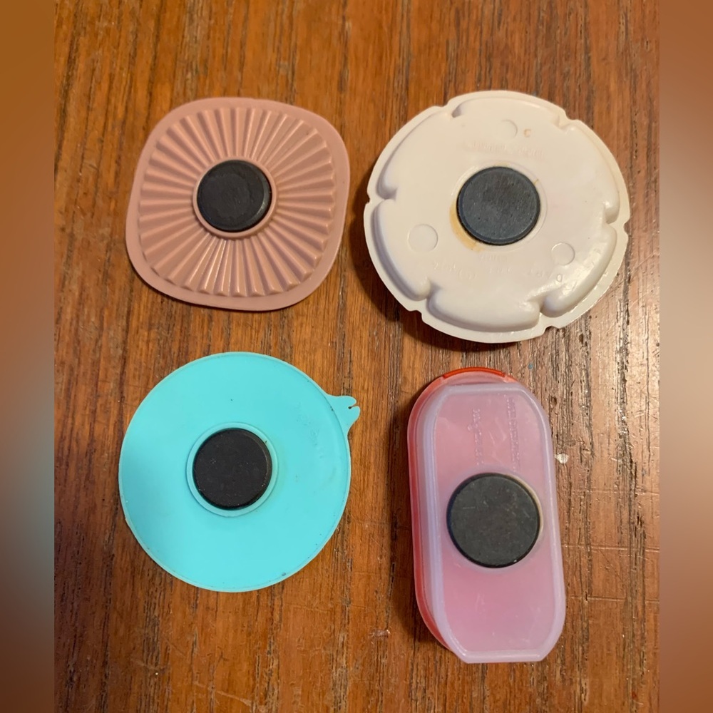 12 Tupperware magnets - Picture 4 of 6